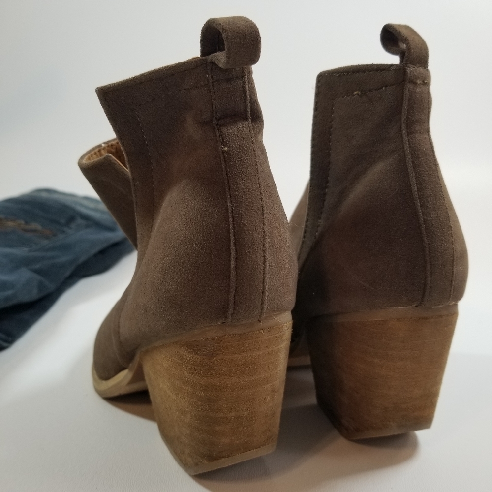 🕶️ Tan/Brown Booties size - Picture 7 of 8